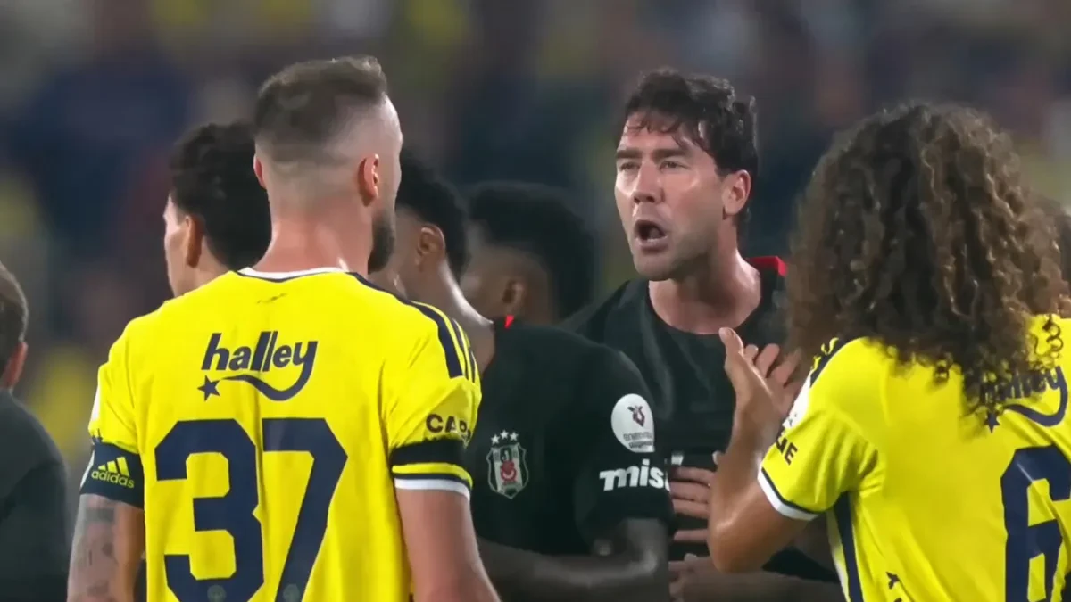 Vlahović má po konflikte so Škriniarom problém. Za vulgárne gesto mu hrozí tvrdý trest