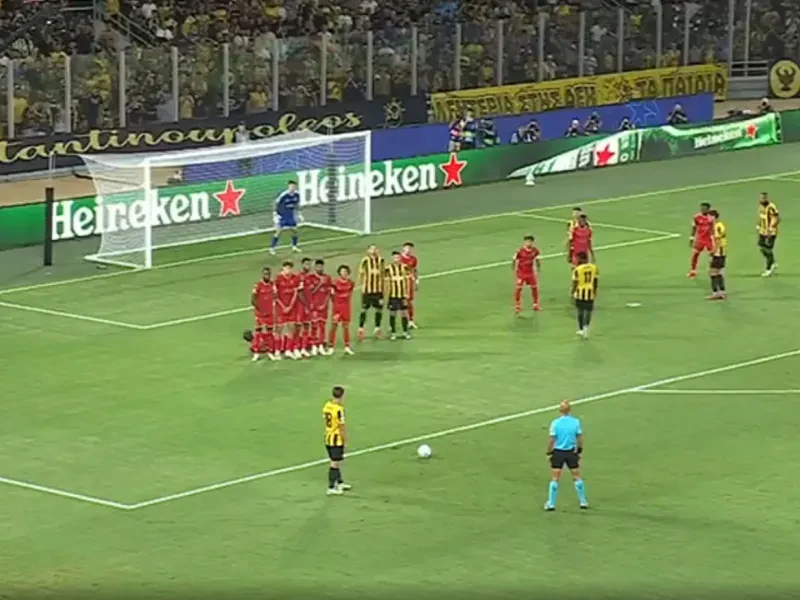 Priamy kop z ríše snov. Razvan Marin ukážkovým gólom rozhodol o triumfe AEK