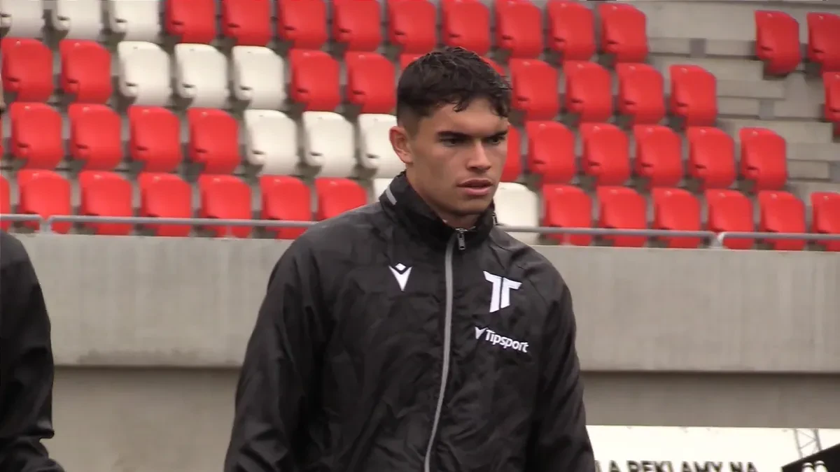 Syn hokejovej legendy opäť mení dres. Lucas Demitra mieri do zahraničia