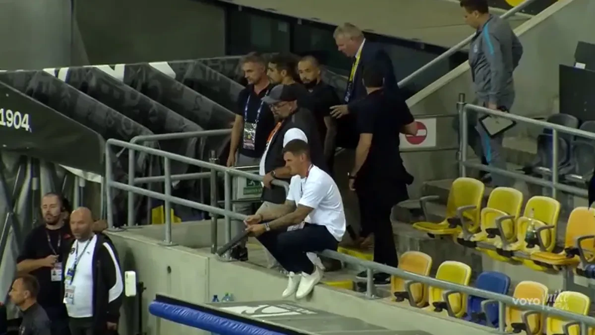 Martin Škrtel videl červenú kartu. Šláger v Dunajskej Strede poznačila hromadná potýčka lavičiek