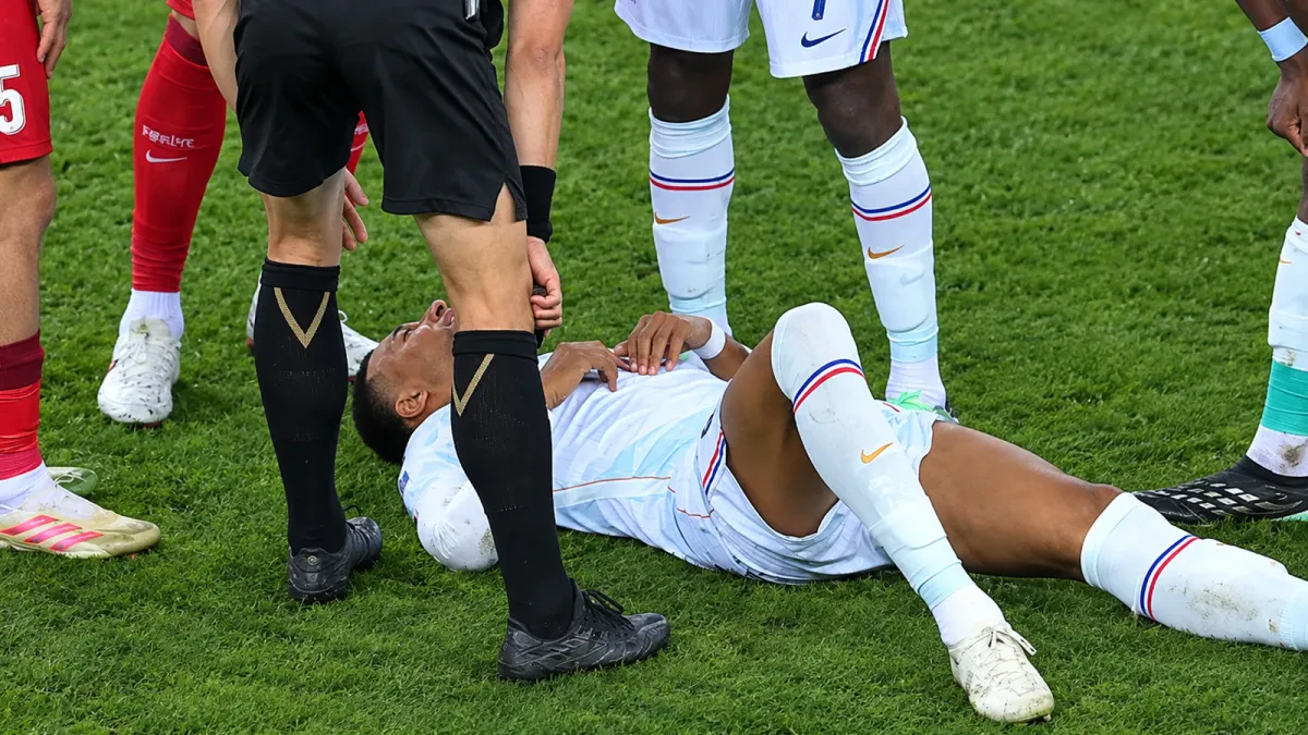 Francúzsko a Real Madrid v napätí. Mbappé je už v Španielsku, rozsah zranenia určí dnešné vyšetrenie
