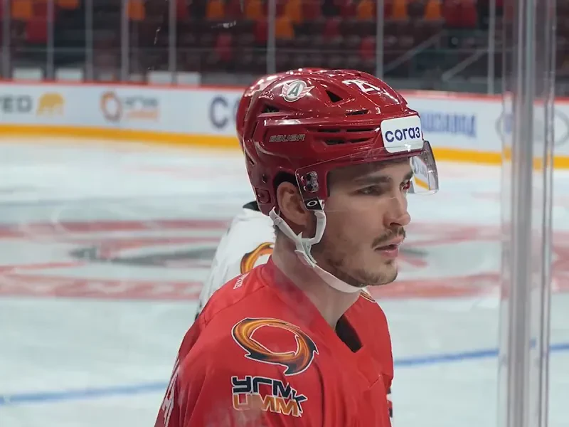 Čo sa to deje s Adamom Ružičkom? V KHL sa naďalej trápi, za všetko hovorí jeho počet streleckých pokusov
