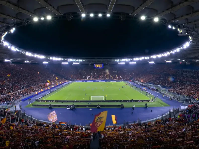 Slovan Bratislava spoznal tvrdý trest za výtržnosti fanúšikov v Ríme. Okrem mastnej pokuty mu UEFA zavrela sektor hostí