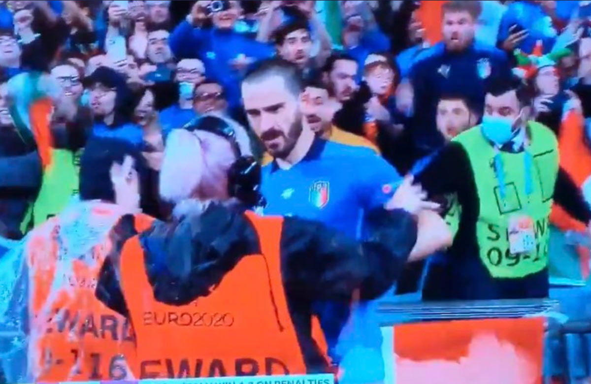 Usporiadateľka si pomýlila Bonucciho s fanúšikom (VIDEO)